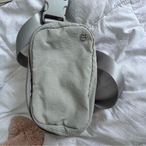 Lululemon cross body silver